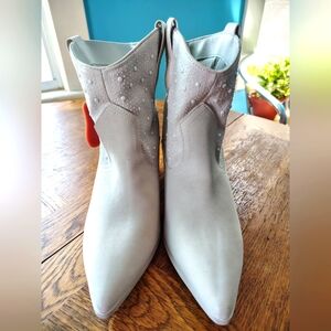 Elegant White Ankle Boots